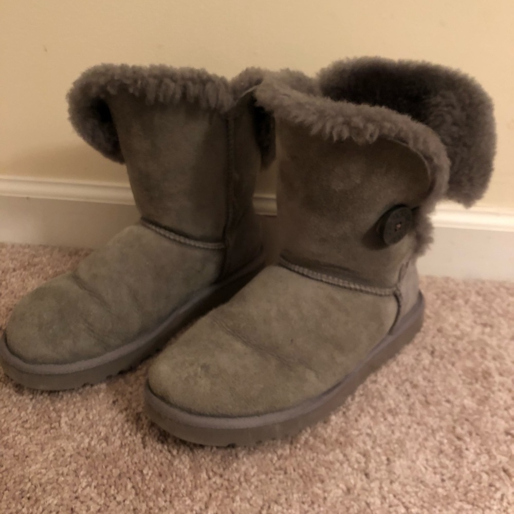 Ugg Bailey Button - image 1